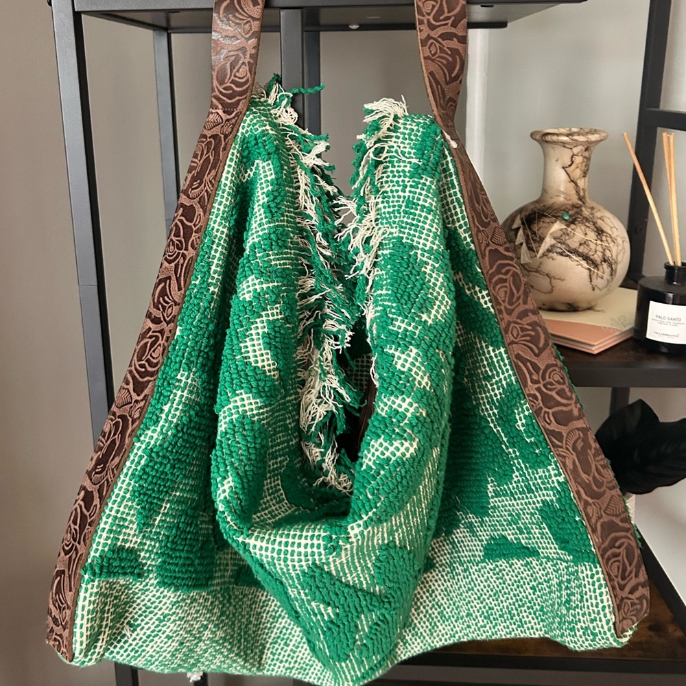Free People Miramar Carryall Bag Color- Jellybean Green Carpet Bag New - Picture 7 of 9